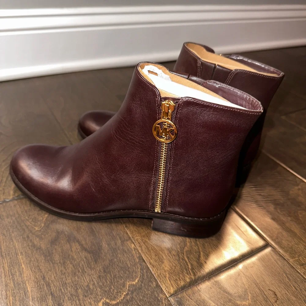 Michael Kors Lainey Leather Flat Ankle Boot Gold Zip Dark Rich Brown Size 7.5